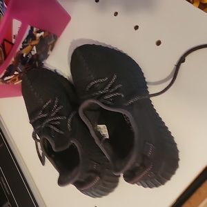 Yeezy black 350 V2